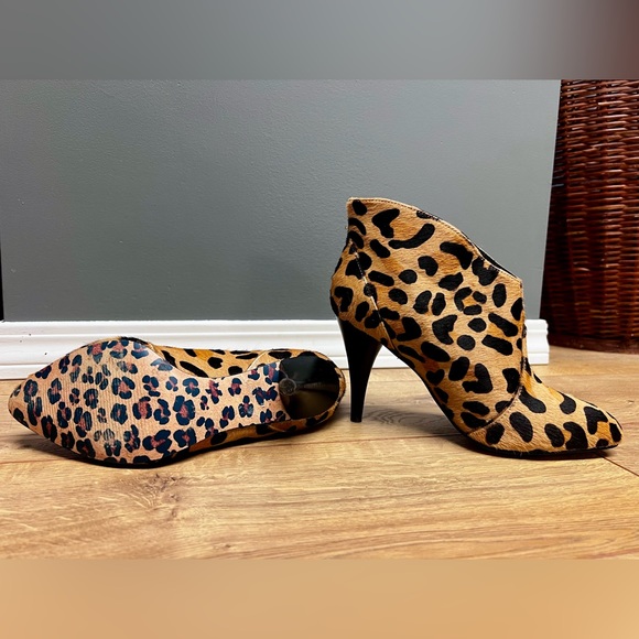 Arnold Churgin Cheetah Print Ankle Boots - Picture 3 of 6
